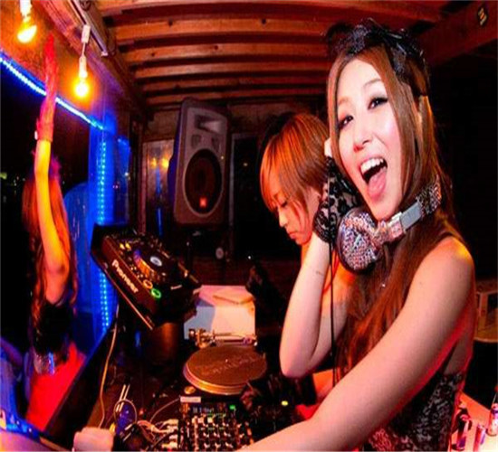 顶级夜店dj打碟娱乐现场