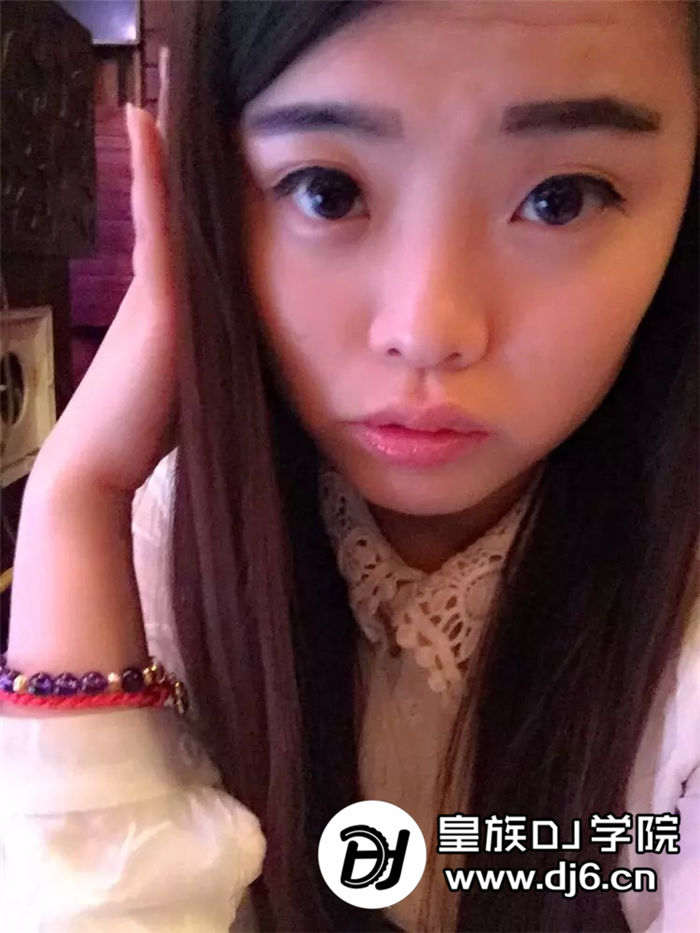 DJ张美靓丽写真照片